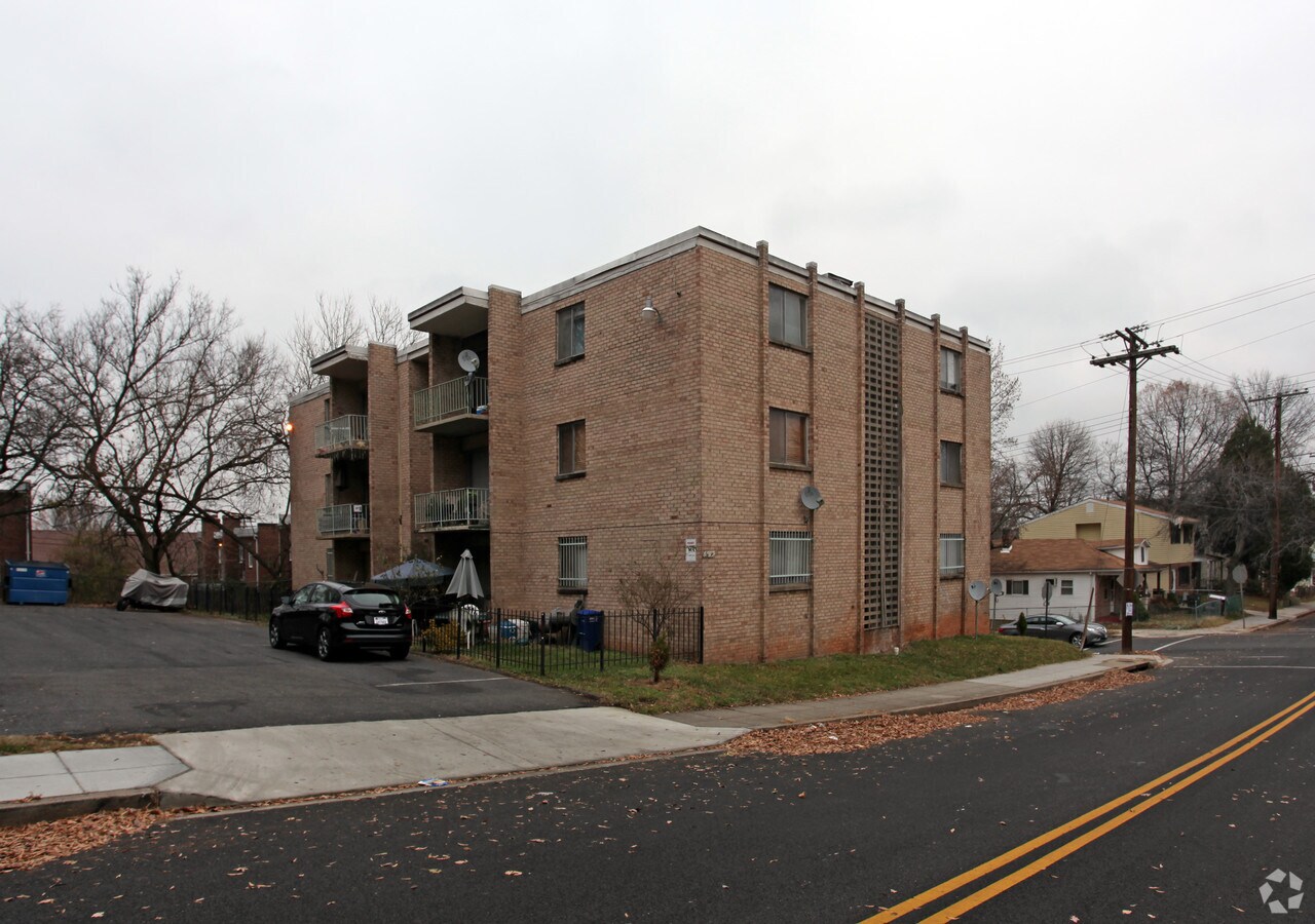 Marshall Heights - Marshall Heights Apartments