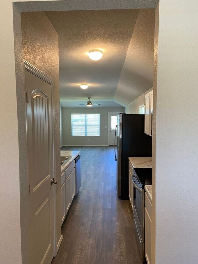 Discover Modern Living | Charming 3-Bedroom, 2-Bath Home in White Oak Crossing