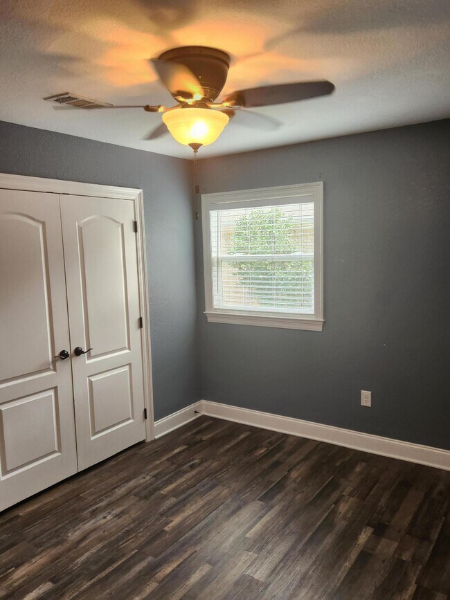 Photo - 323 Parkway Pl SW