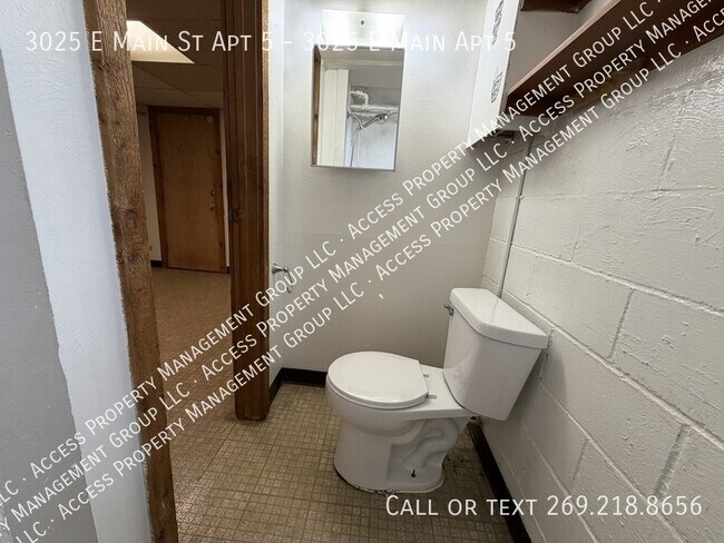 Photo - 3025 E Main St Unit 3025 E Main Apt 5