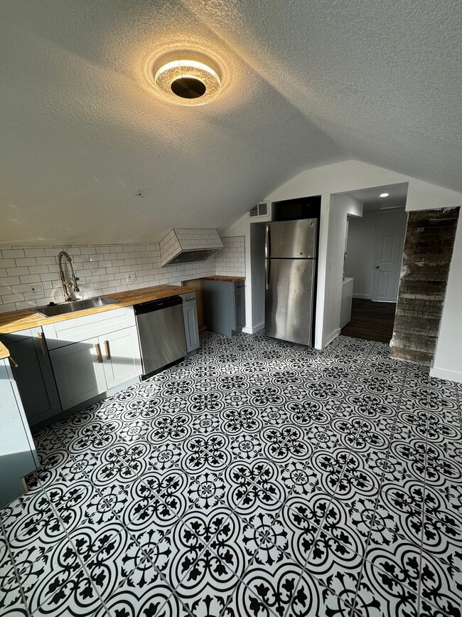 Photo - 682 13th Ave NW Unidad 3