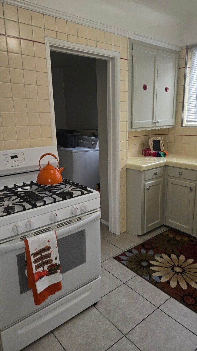 Kitchen - 4132 Creed Ave Unit 4132