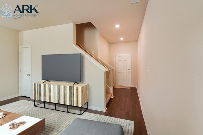 Photo - 484 Clover Cir