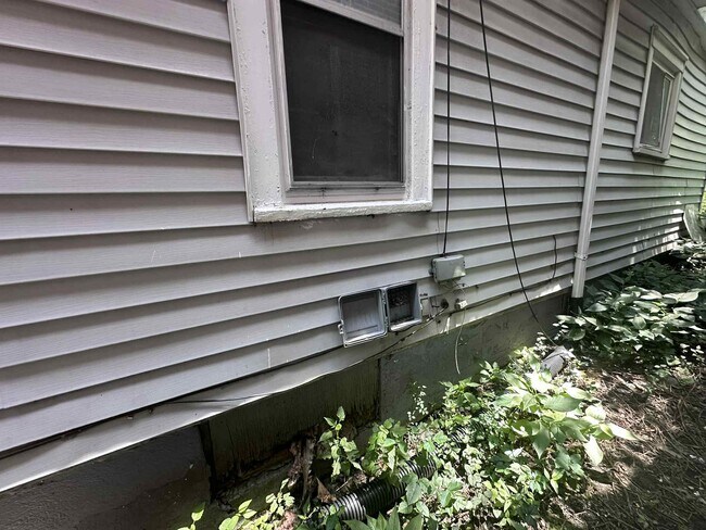 Photo - 3912 Beachwood Ave