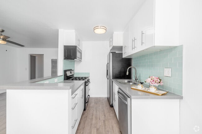 2BR, 2BA - 1,200SF - Kitchen