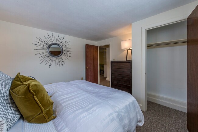 Photo - 11 Brattle Dr