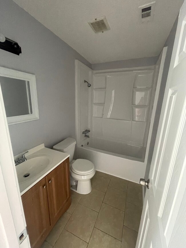 Photo - 715 W 13th St