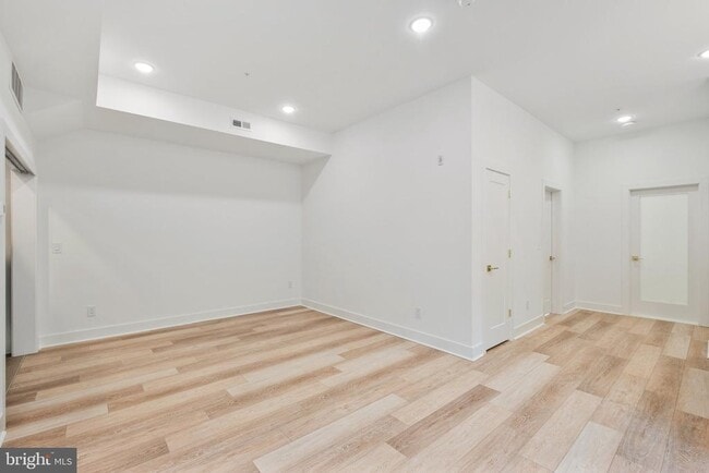 Photo - 5034 Florence Ave Unidad 4