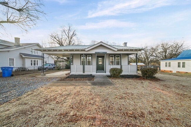 Building Photo - Timeless Charm Meets Modern Luxury: Fully Renovated 3 Bed, 2 Bath Home in Albemarle!