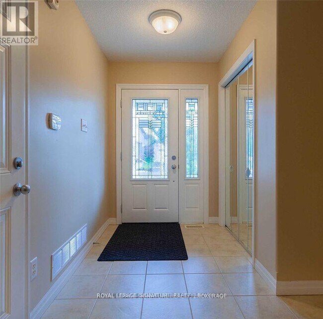 Photo - 523 Windflower Crescent