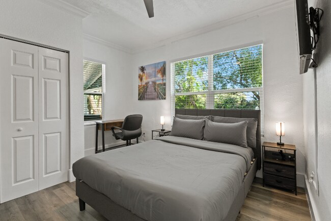 Photo - 806 E Chelsea St Unit 3