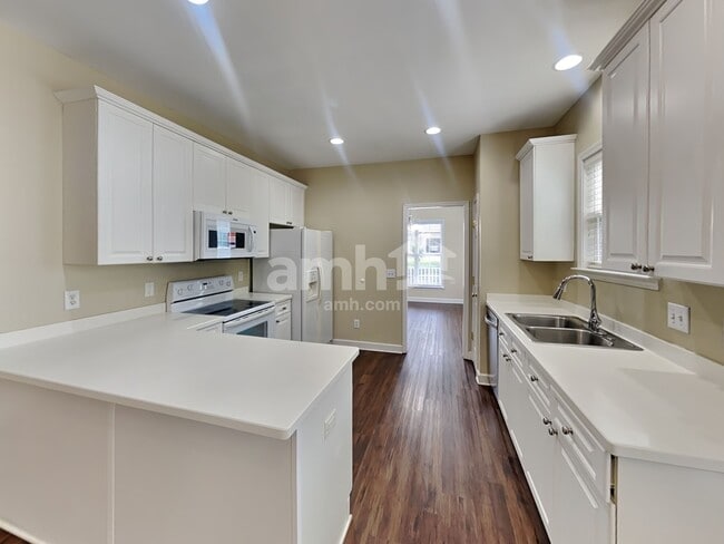 Photo - 1725 Woodland Pointe Dr