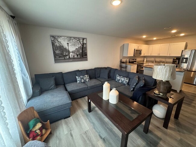 Photo - 470 Reizen Dr