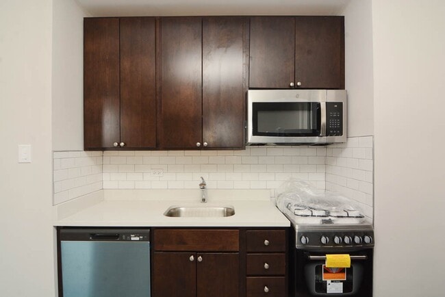 Photo - 3335 W Diversey Ave Unit 103