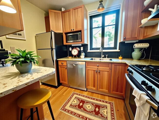 Building Photo - 65 Strathmore Rd Rental