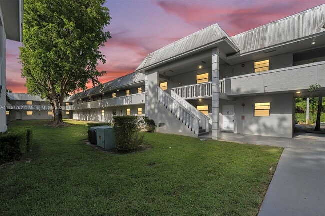 Building Photo - 17255 SW 95th Ave Unit 128 Rental