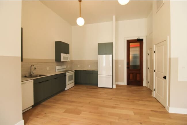 Photo - City Hall Unidad 402