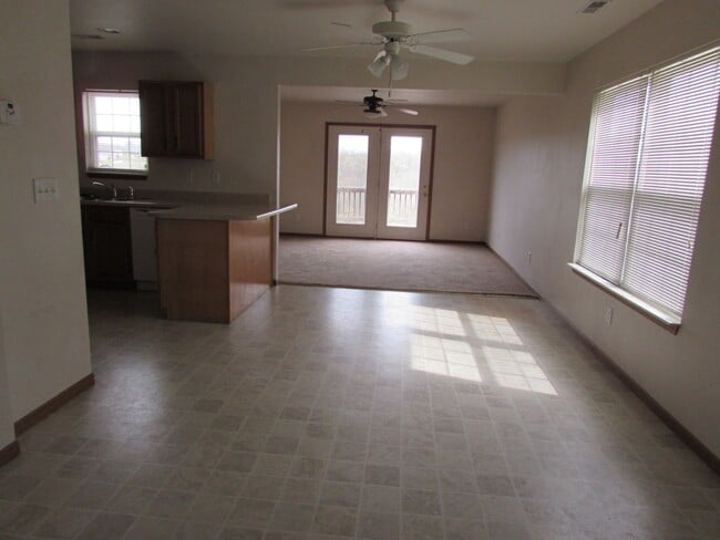 Photo - 7616-MF2-E4 Unit A