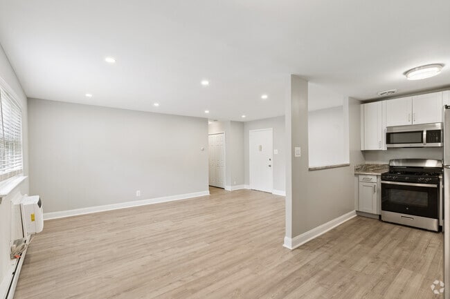 1BR, 1BA - 733SF - Living Room