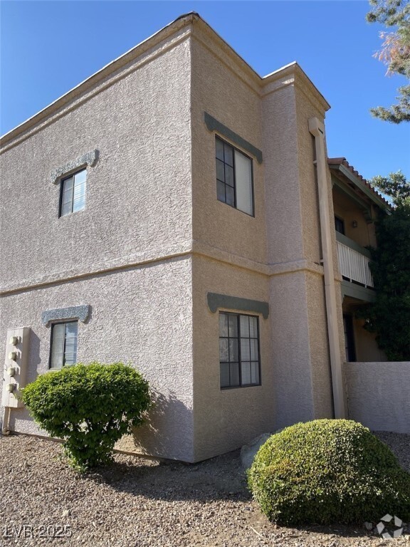 Building Photo - 5174 S Jones Blvd Unit 101 Rental
