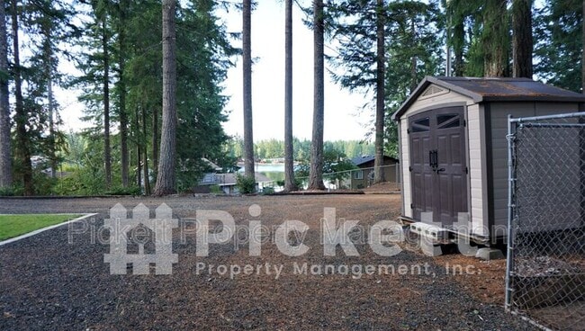 Photo - 290 Tahuyeh Pl W