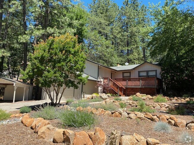 Building Photo - Alta Sierra Home, great location