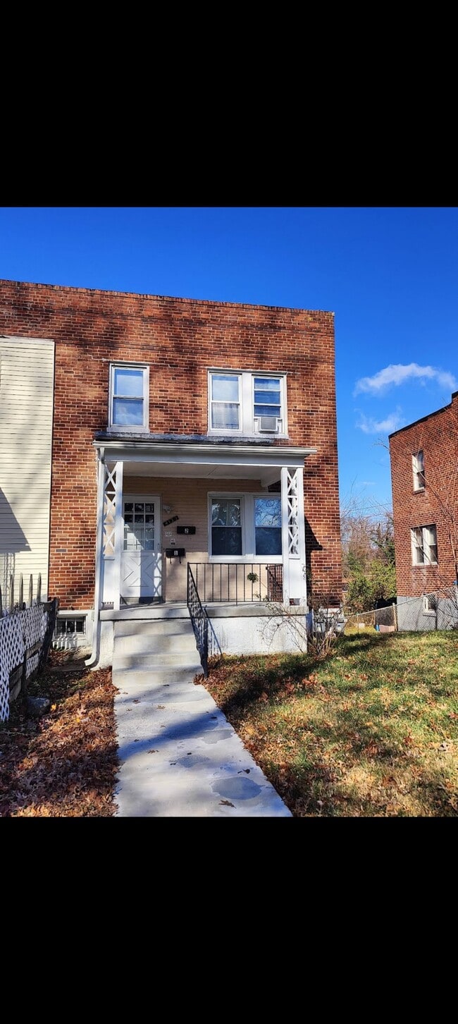 Building Photo - 4130 Woodhaven Ave Unit 1 Bedroom with Den Rental