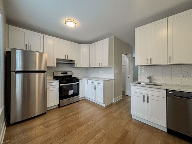 Building Photo - 4613 N Winchester Ave Unit 3C