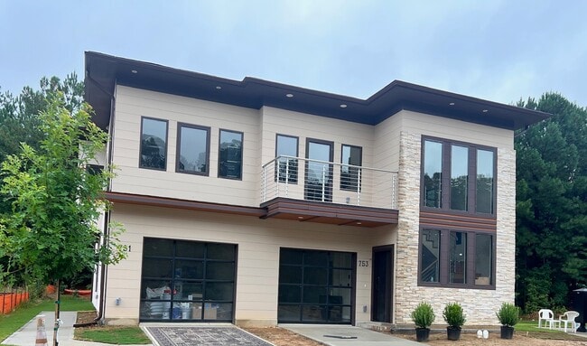 Building Photo - 753 Spire Bnd