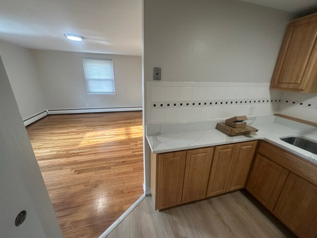 Photo - 997 Broadway