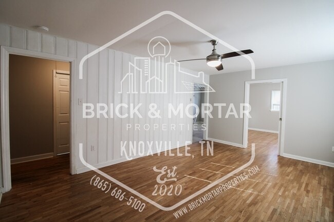 Photo - 1407 Charles Dr NE