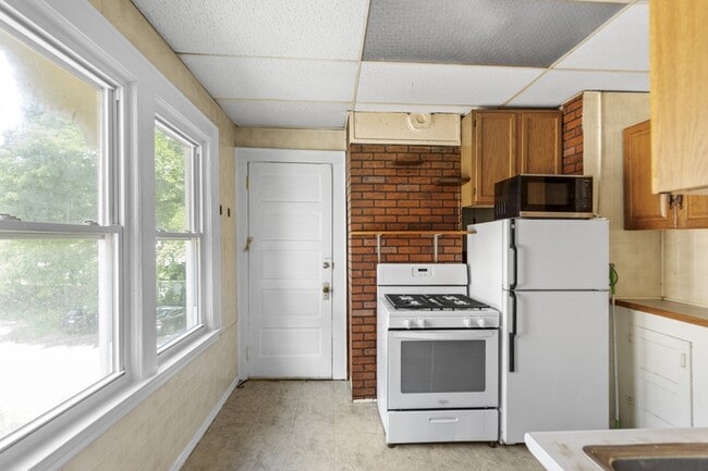 Building Photo - 247 Roosevelt Ave Rental