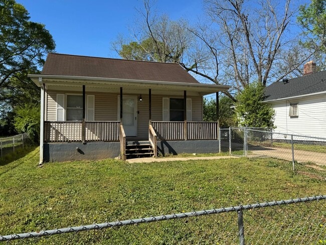 Building Photo - Welcome to this charming 3 bedroom, 2 bathroom home located in Spartanburg, SC.