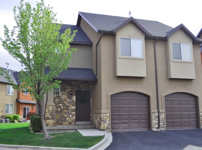 Building Photo - Spacious Pleasant Grove Townhome