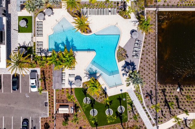 11929 Pioneers Way Orlando, FL 32832 - Novel Nona