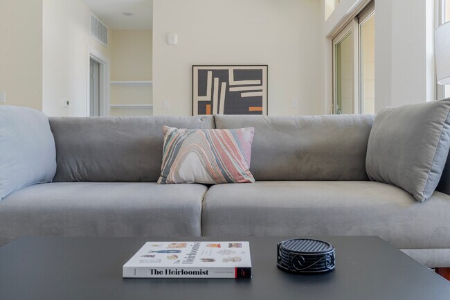 Photo - 1501 W Howard Ln Unidad FL3-ID360