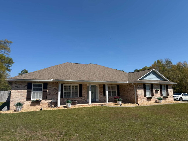 Building Photo - "Spacious 4-Bedroom Pool Home in Crestview!"