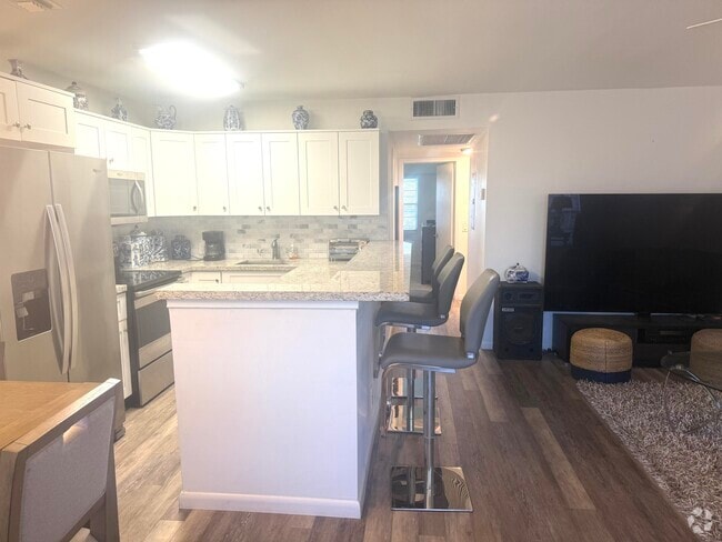 Building Photo - 209 Brighton E Rental