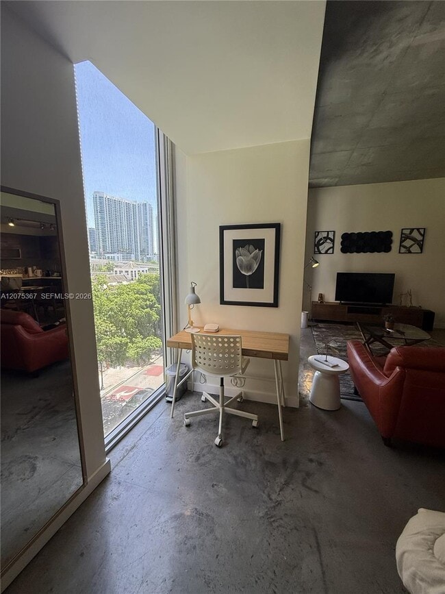 Photo - 151 SE 1st St Unidad 405