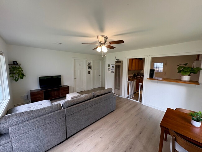 Photo - 120 National Ave N