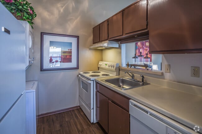 1 BR, 1 BA - 618 SF
