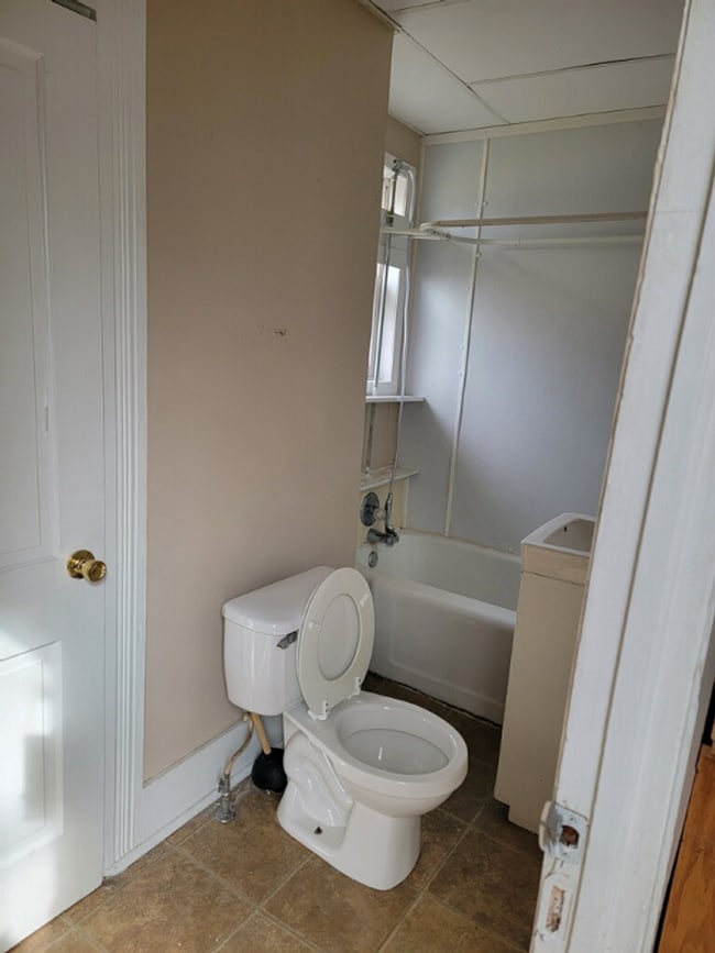 Photo - 494 N Comstock St Unit Apt 2