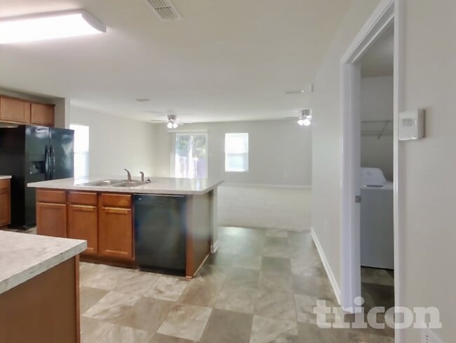 Photo - 1987 April Oaks Dr