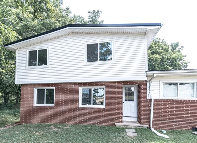 Building Photo - KY-150 Pembroke Oak Grove Rd Unit Apt 1