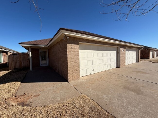 Building Photo - 706 N Englewood Ave