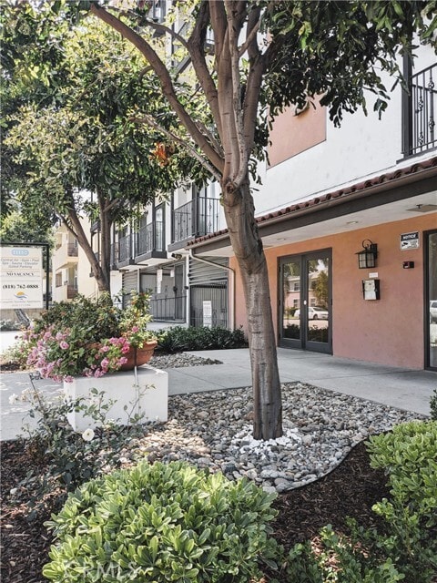 Photo - 11162 Camarillo St Unidad 206