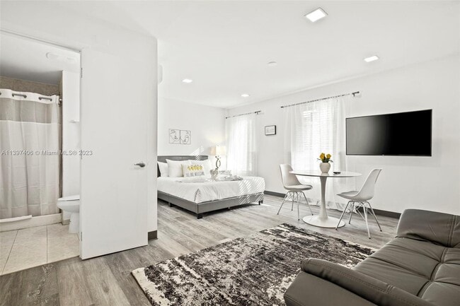 5852 Sunset Dr 8  