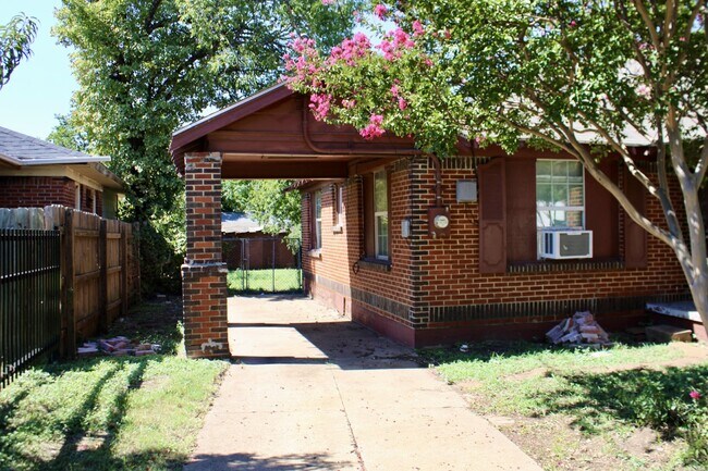 Photo - Charming 2 Bedroom, 1 Bath Home with Side ...