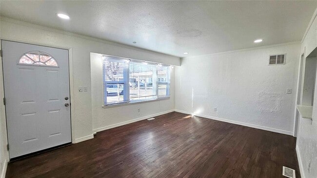 Photo - 721 Proctor Pl