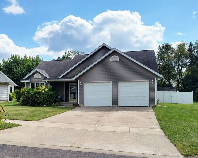 Photo - Spacious 3-Bed, 3-Bath Family Home with Fe...